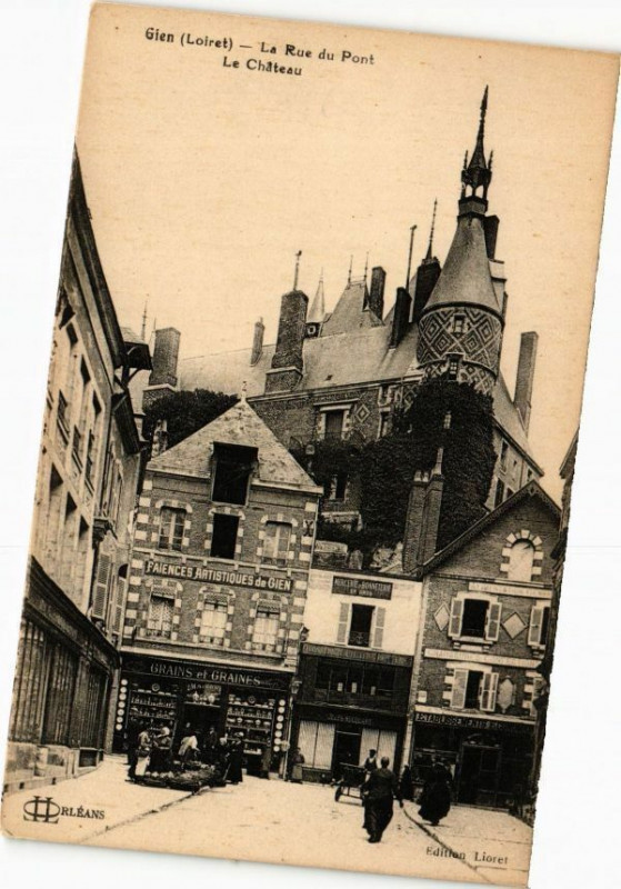 Carte postale ancienne Gien - La rue du Pont à Gien