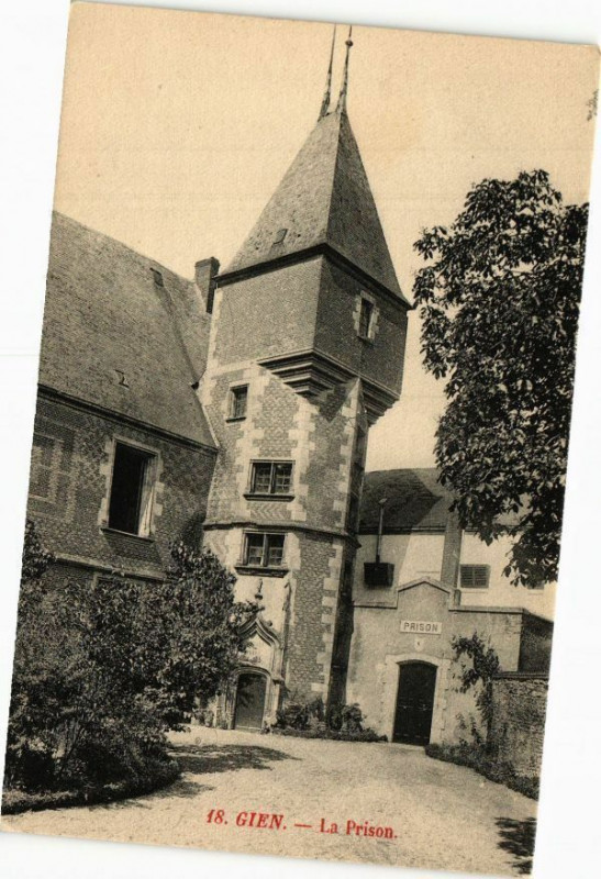 Carte postale ancienne Gien - La Prison à Gien