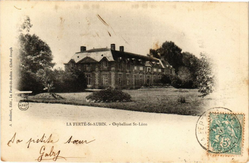 Carte postale ancienne La Ferte Saint-Aubin - Orphelinat Saint-Leon