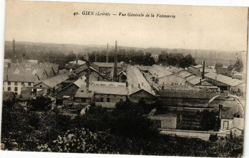 Carte postale ancienne Gien - Vue générale de la Faienoerie à Gien