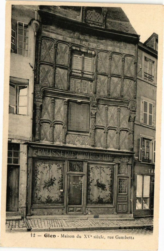 Carte postale ancienne Gien - Maison du Xv siecle à Gien