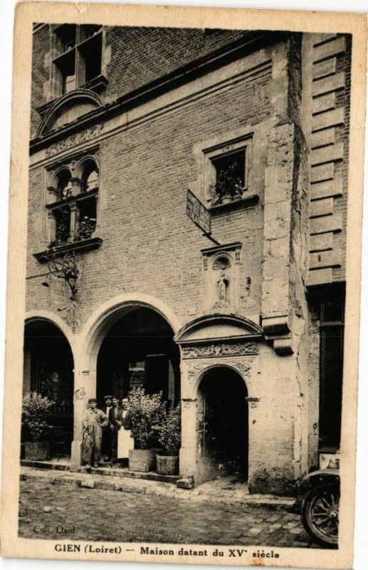 Carte postale ancienne Gien - Maison datant du Xv siecle à Gien