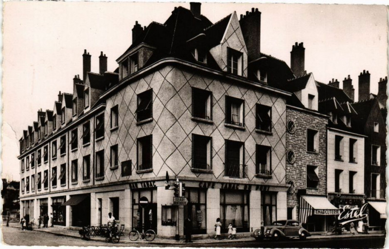 Carte postale ancienne Nouvelles Maisons reconstruites sur le Quai