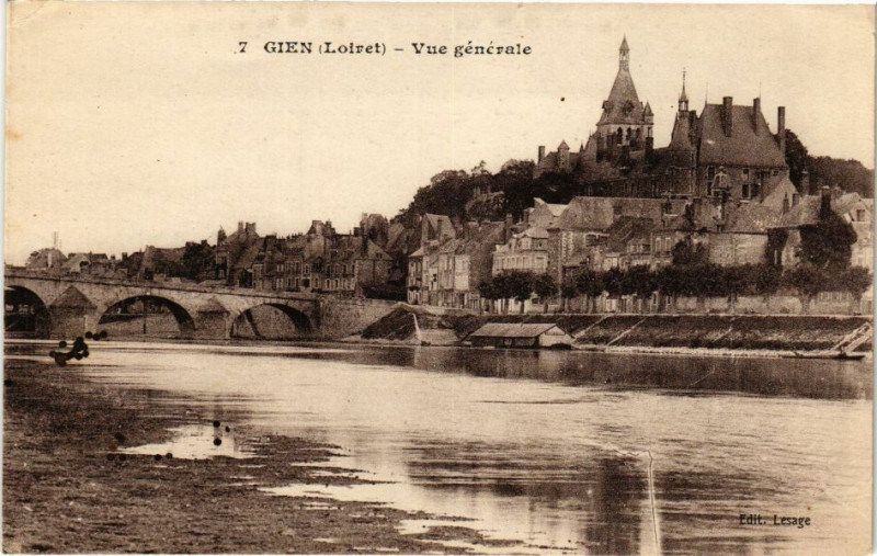 Carte postale ancienne Gien - Vue générale à Gien