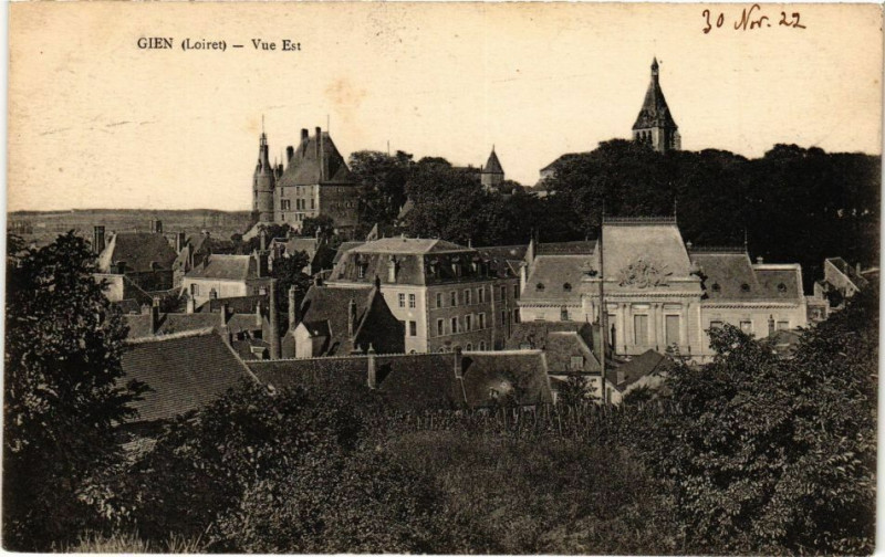 Carte postale ancienne Gien - Vue Est à Gien