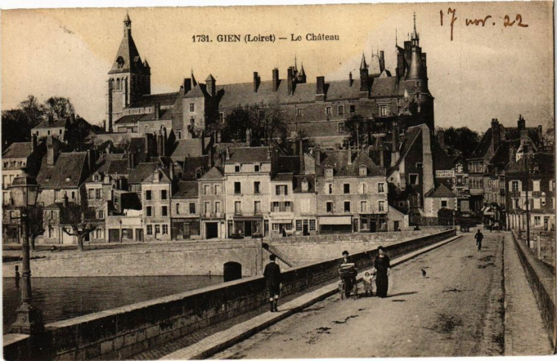 Carte postale ancienne Gien - Le Pont à Gien