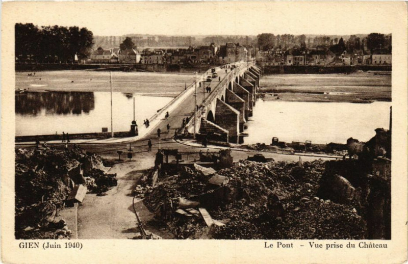 Carte postale ancienne Gien - Le Pont à Gien