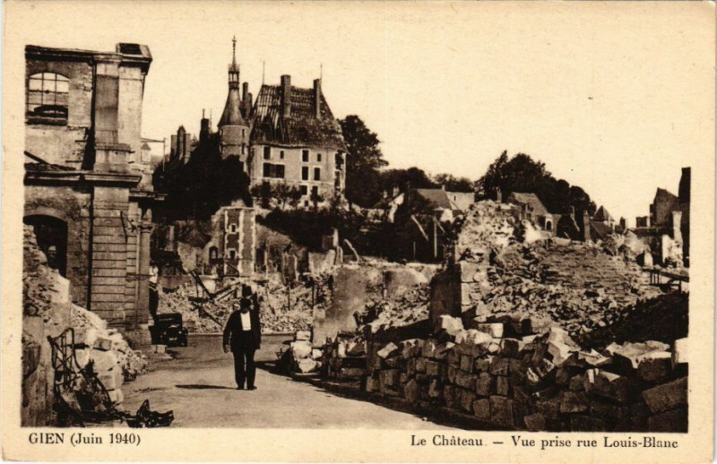 Carte postale ancienne Gien - Le Chateau à Gien