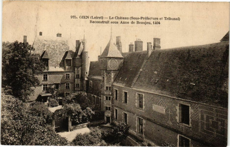 Carte postale ancienne Gien - Le Chateau à Gien