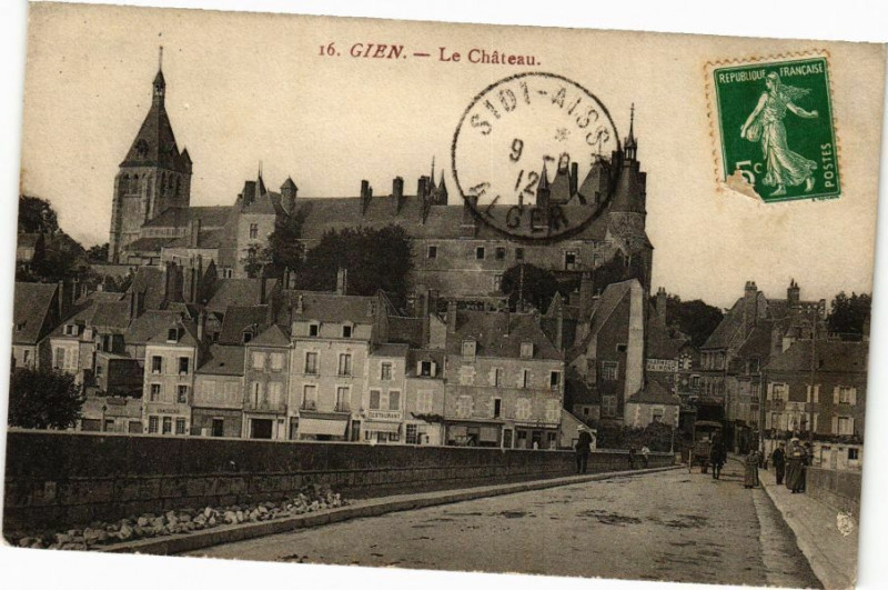Carte postale ancienne Gien - Le Chateau à Gien