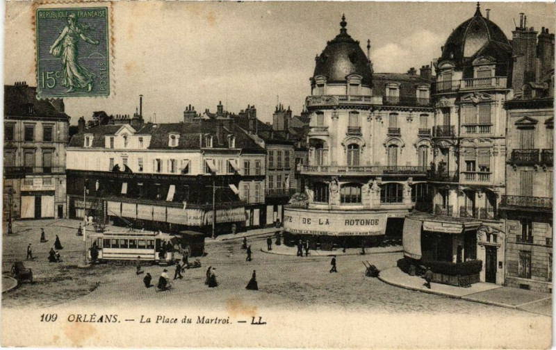 Carte postale ancienne Orleans - La Place du Martroi à Orléans