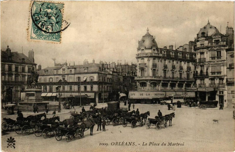 Carte postale ancienne Orleans - La Place du Martroi à Orléans