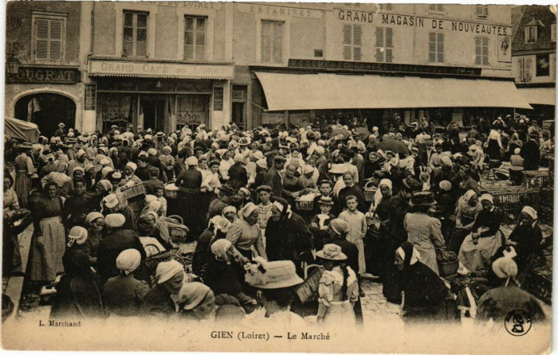 Carte postale ancienne Gien - Le Marché à Gien