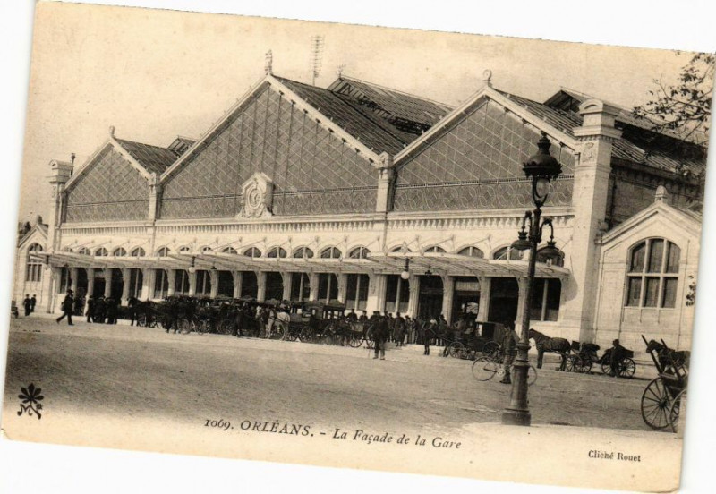 Carte postale ancienne Orleans - La Facade de la Gare à Orléans