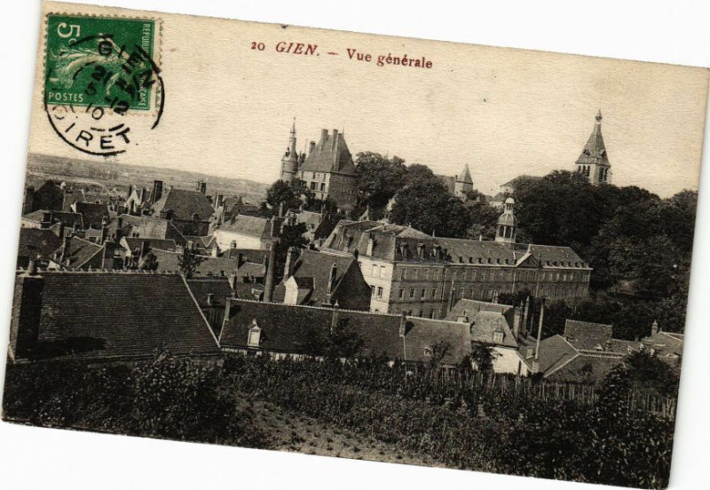 Carte postale ancienne Gien - Vue générale à Gien