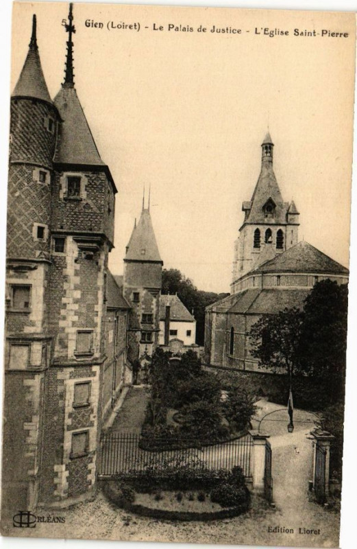 Carte postale ancienne Gien - Le Palais de Justice à Gien