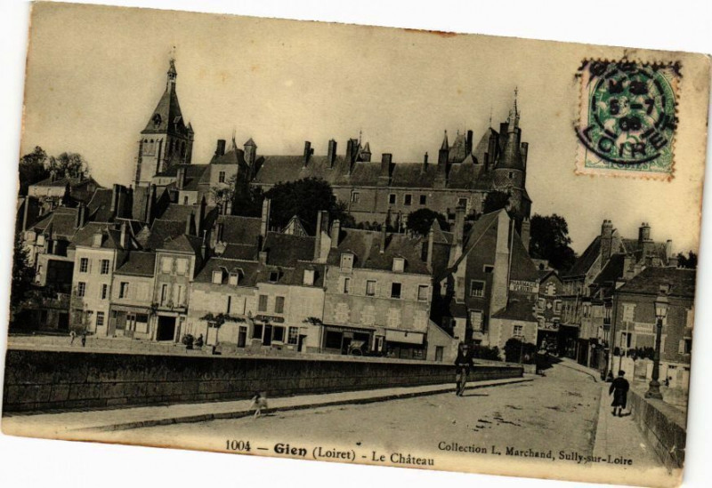 Carte postale ancienne Gien - Le Chateau à Gien
