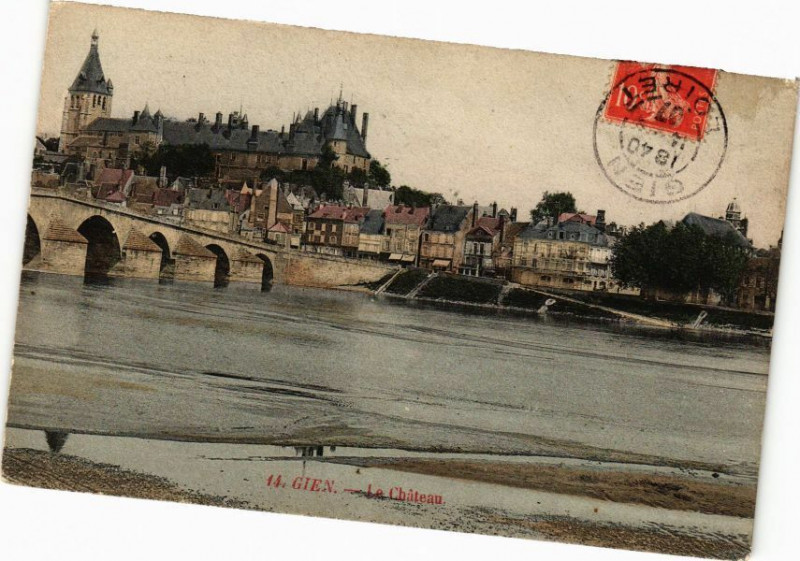 Carte postale ancienne Gien - Le Chateau à Gien