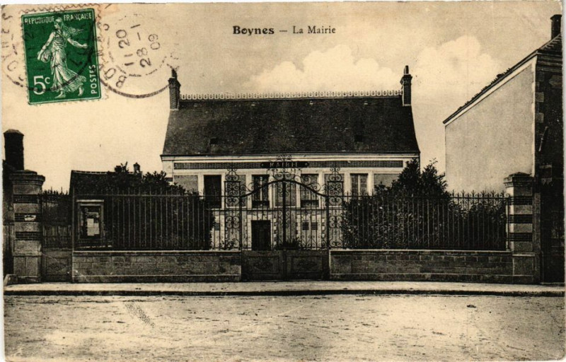 Carte postale ancienne Boynes - La Mairie à Boynes