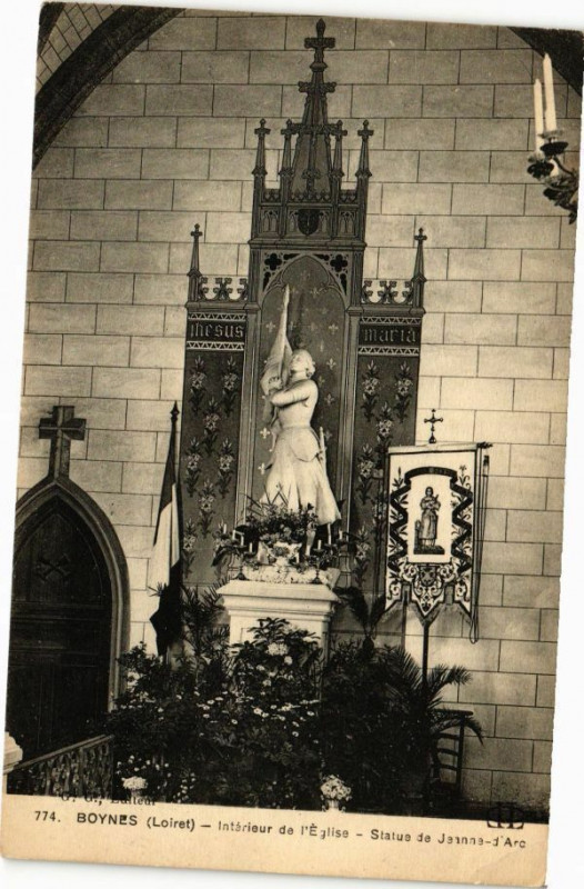 Carte postale ancienne Boynes - Interieur de l'Eglise à Boynes