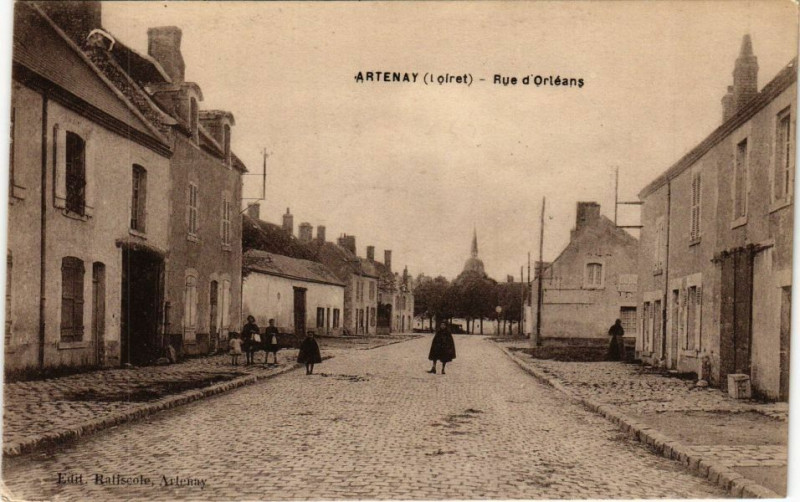 Carte postale ancienne Artenay - Rue d'Orleans à Artenay