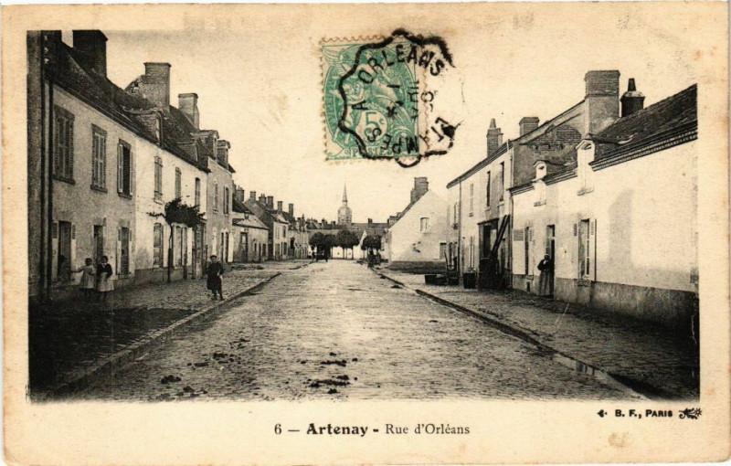 Carte postale ancienne Artenay - Rue d'Orleans à Artenay