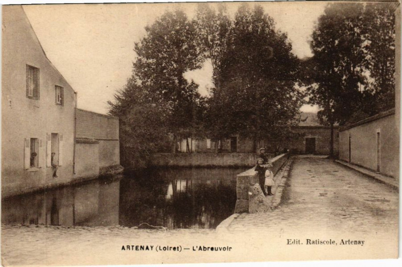 Carte postale ancienne Artenay - L'Abreuvoir à Artenay
