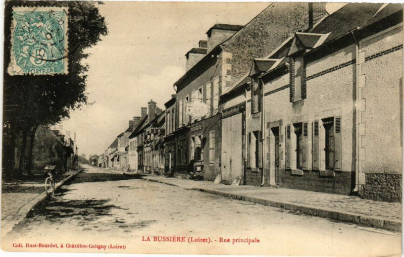 Carte postale ancienne La Bussiere - Rue principale à La Bussière