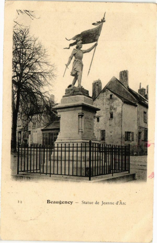 Carte postale ancienne Beaugency - Statue de Jeanne d'Arc à Beaugency