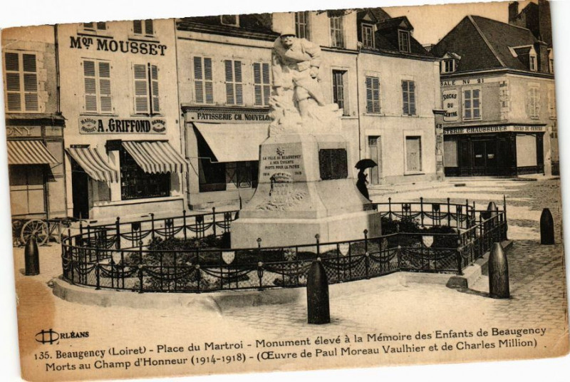 Carte postale ancienne Beaugency - Place du Martroi à Beaugency