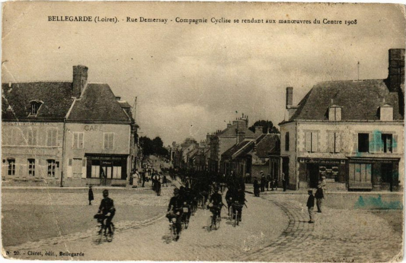 Carte postale ancienne Bellegarde - Rue Demersay à Bellegarde