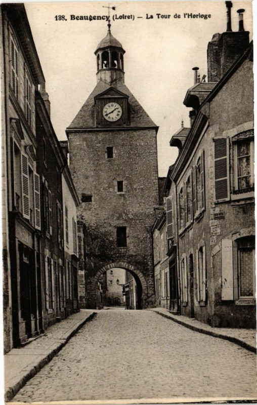 Carte postale ancienne Beaugency - La Tour de l'Horloge à Beaugency