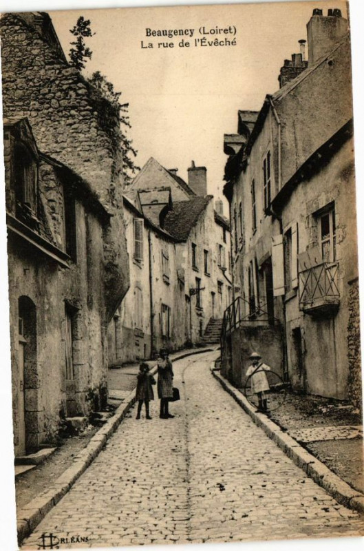 Carte postale ancienne Beaugency - La Rue de l'Eveche à Beaugency