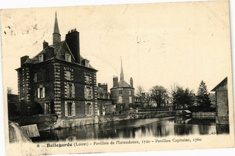 Carte postale ancienne Bellegarde - Pavillon de l'Intendance à Bellegarde