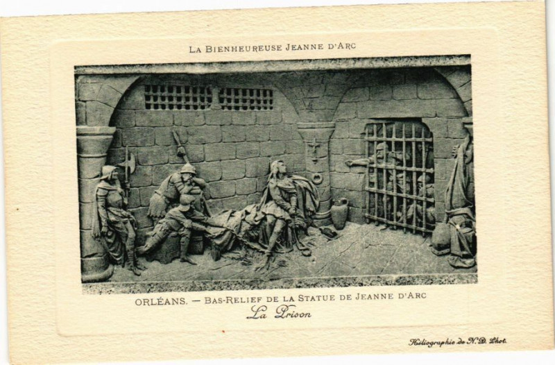 Carte postale ancienne Orleans - Bas Relief de la Statue de Jeanne d'Arc à Orléans