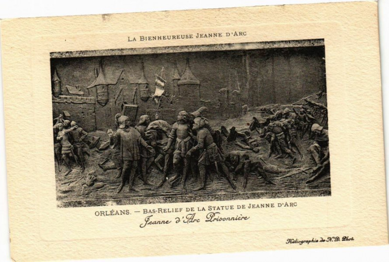 Carte postale ancienne Orleans - Bas Relief de la Statue de Jeanne d'Arc à Orléans