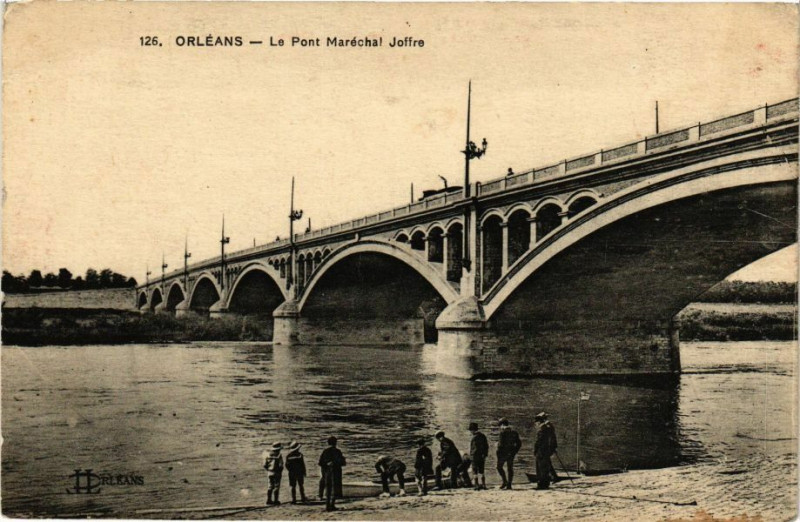 Carte postale ancienne Orleans - Le Pont Marechal Joffre à Orléans