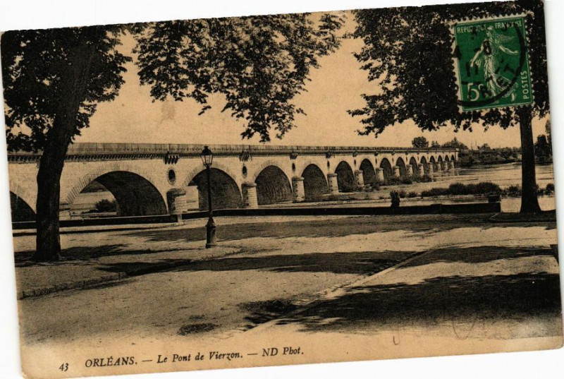 Carte postale ancienne Orleans - Le Pont de Vierzon à Orléans