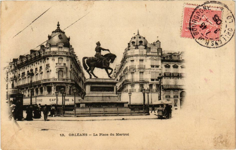 Carte postale ancienne Orleans - La Place du Martroi à Orléans