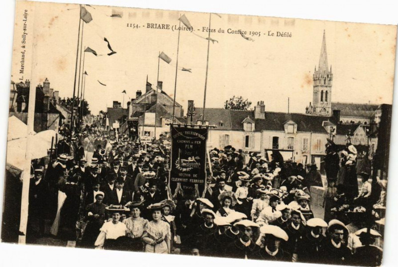 Carte postale ancienne Briare - Fetes du Confice 19005 - le defile à Briare