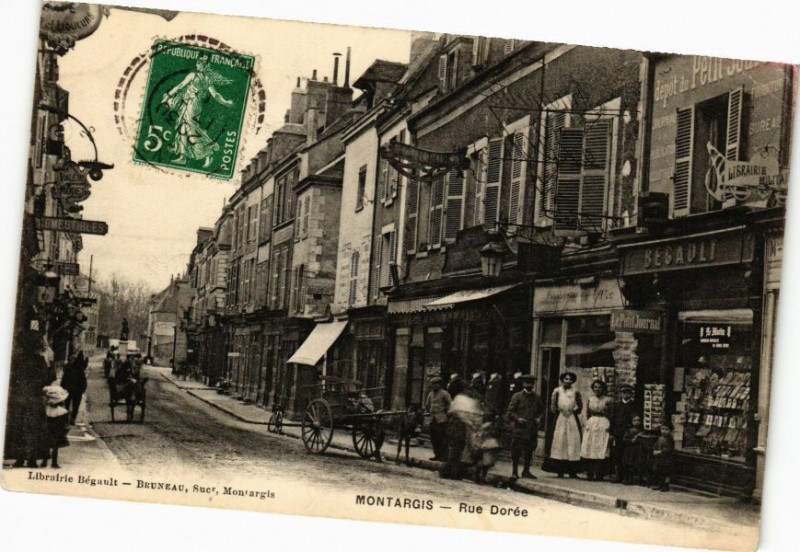 Carte postale ancienne Montargis - Rue Dorée à Montargis