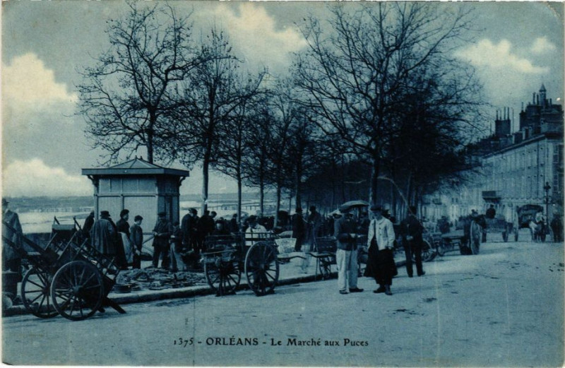 Carte postale ancienne Orleans - Le Marché aux Puces à Orléans