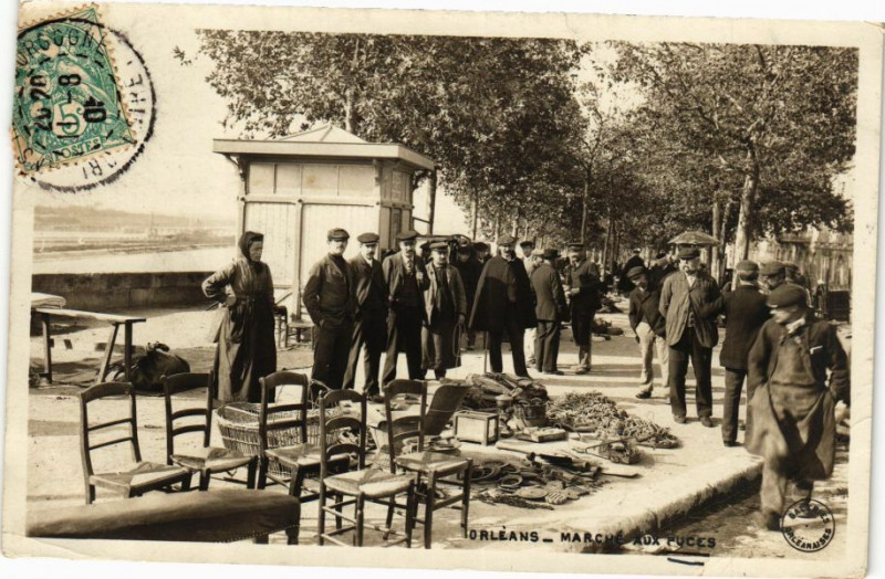 Carte postale ancienne Orleans - Le Marché aux Puces à Orléans