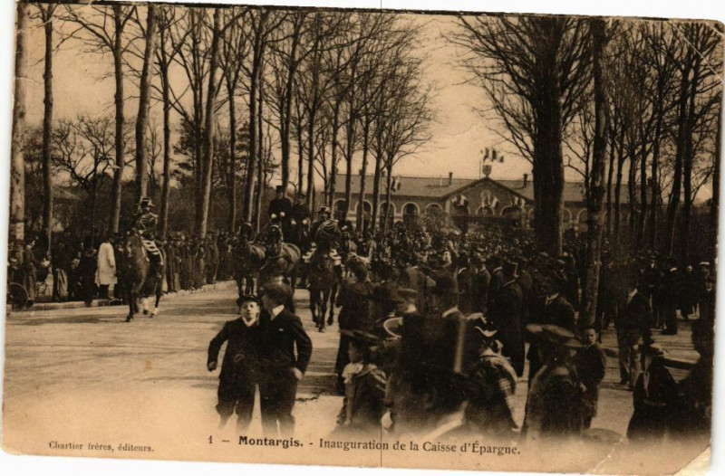 Carte postale ancienne Montargis - Inauguration de la Caisse d Epargne à Montargis