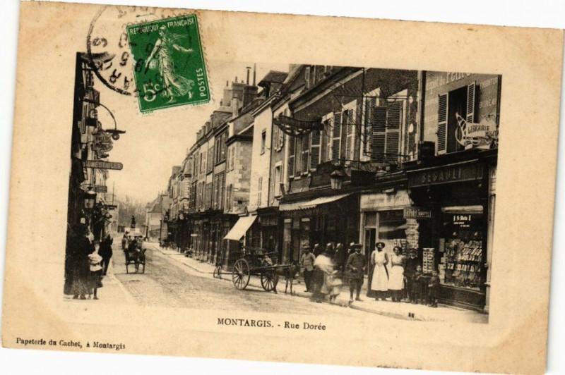 Carte postale ancienne Montargis - Rue Dorée à Montargis