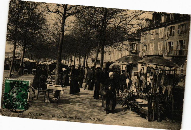 Carte postale ancienne Orleans - Le Marché aux Puces à Orléans