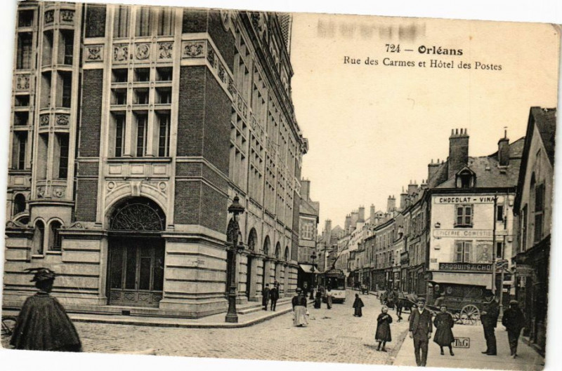 Carte postale ancienne Orleans-Rue des Carmes et Hotel des Postes à Orléans