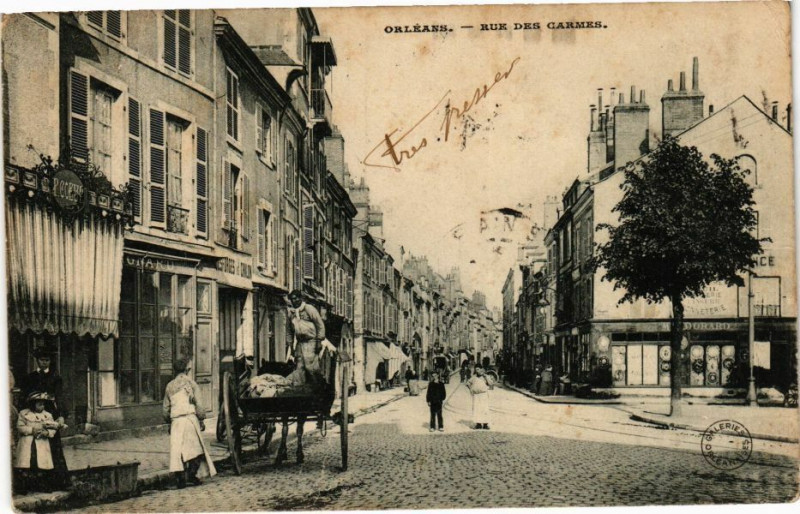 Carte postale ancienne Orleans-Rue des Carmes à Orléans