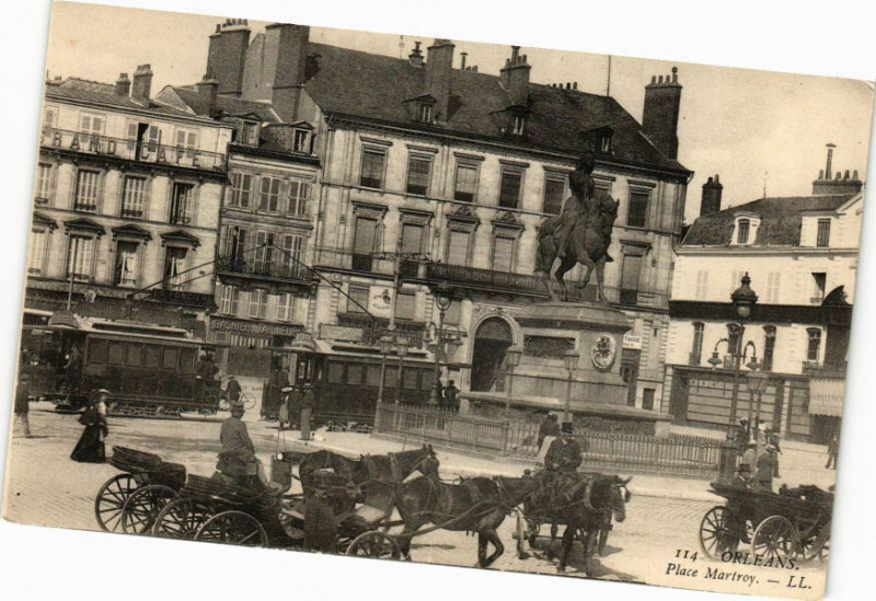 Carte postale ancienne Orleans-Place Martroy à Orléans
