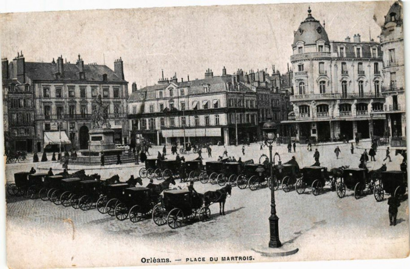 Carte postale ancienne Orleans-La Place du Martrois à Orléans